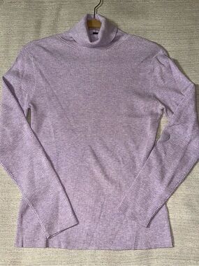 NWOT Folio New York Lovely Lavender Turtle Neck
